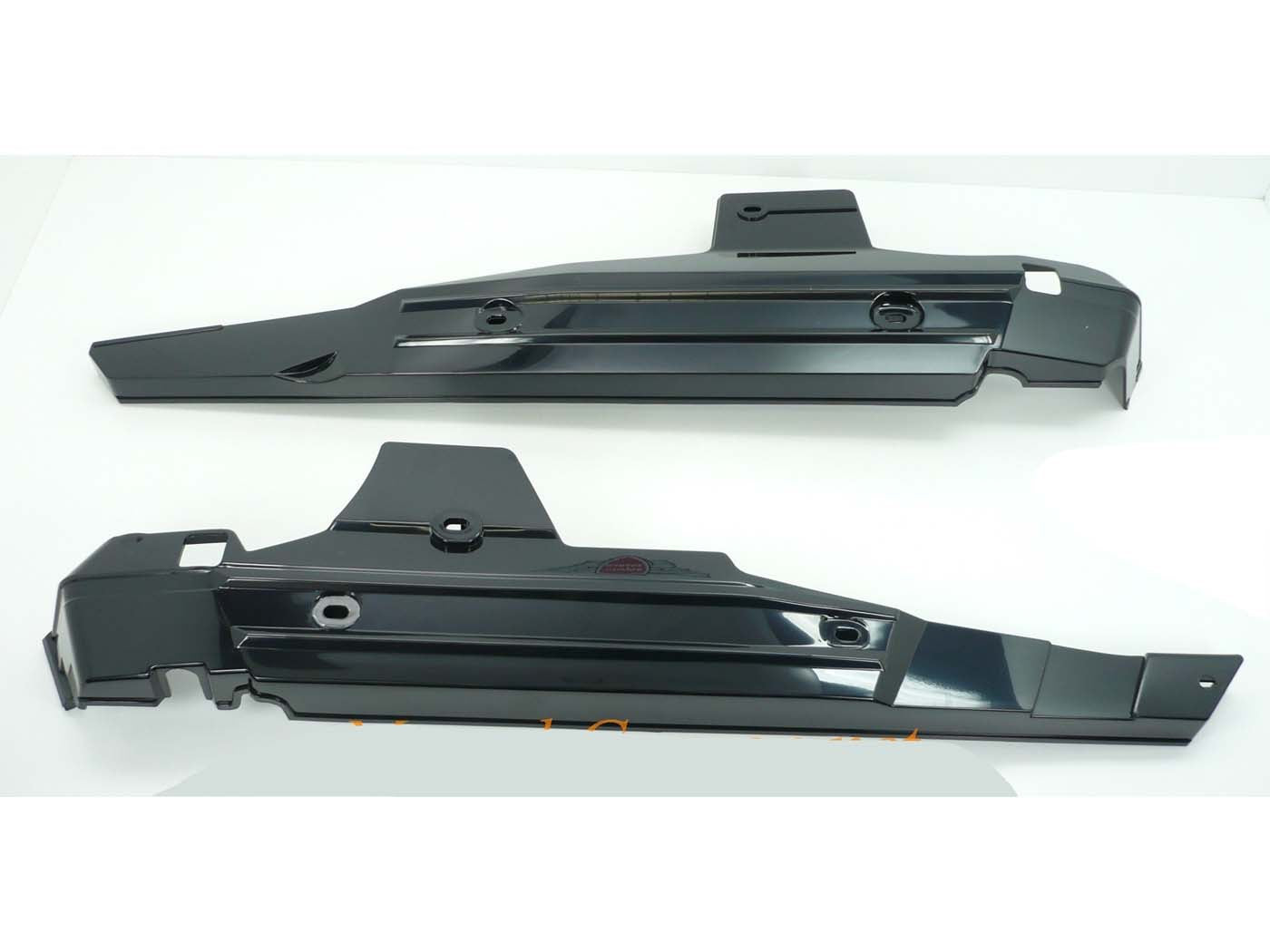 Capace laterale negru lucios set 2 bucăți pentru Puch Maxi S/N, Maxi L2A, Maxi K2, Maxi P1, Maxi ZA50