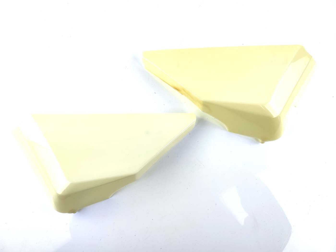 Capac lateral caroserie plastic brut nevopsit pentru Zündapp CS 25, CS 50 (448-01L0, 448-01L1, 448-01L3)